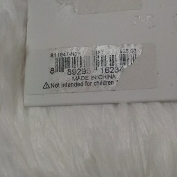 Betsey Johnson Necklace NWT - Picture 2 of 2